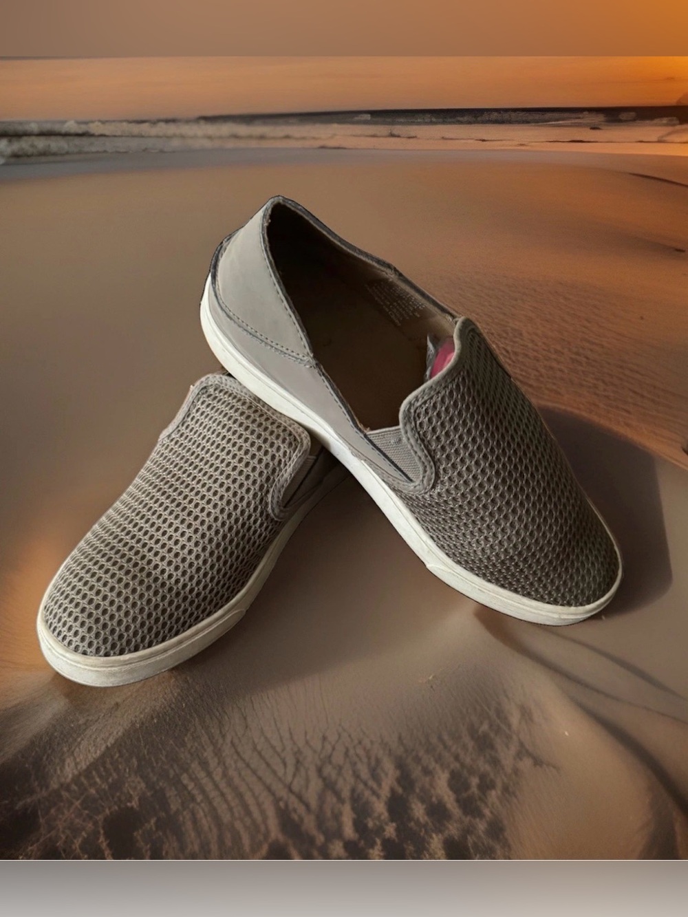 OluKai Pehuea Women’s Slip On Mesh Sneakers Gray Taupe US 8 EU 38 Casual